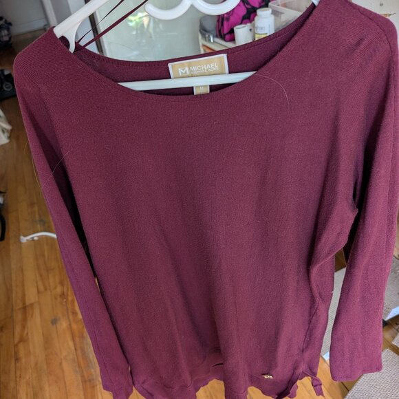 Thin and cozy MK pull - Picture 1 of 4